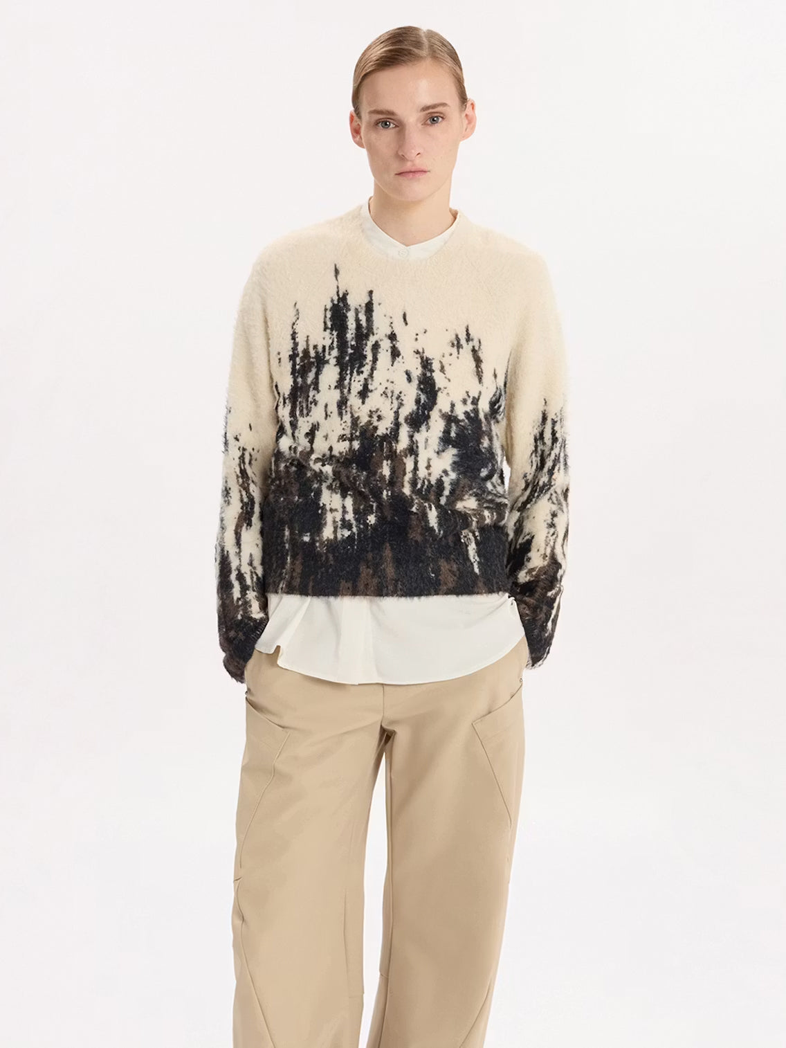 Off-Kilter Pullover mit Fluffy-Effekt