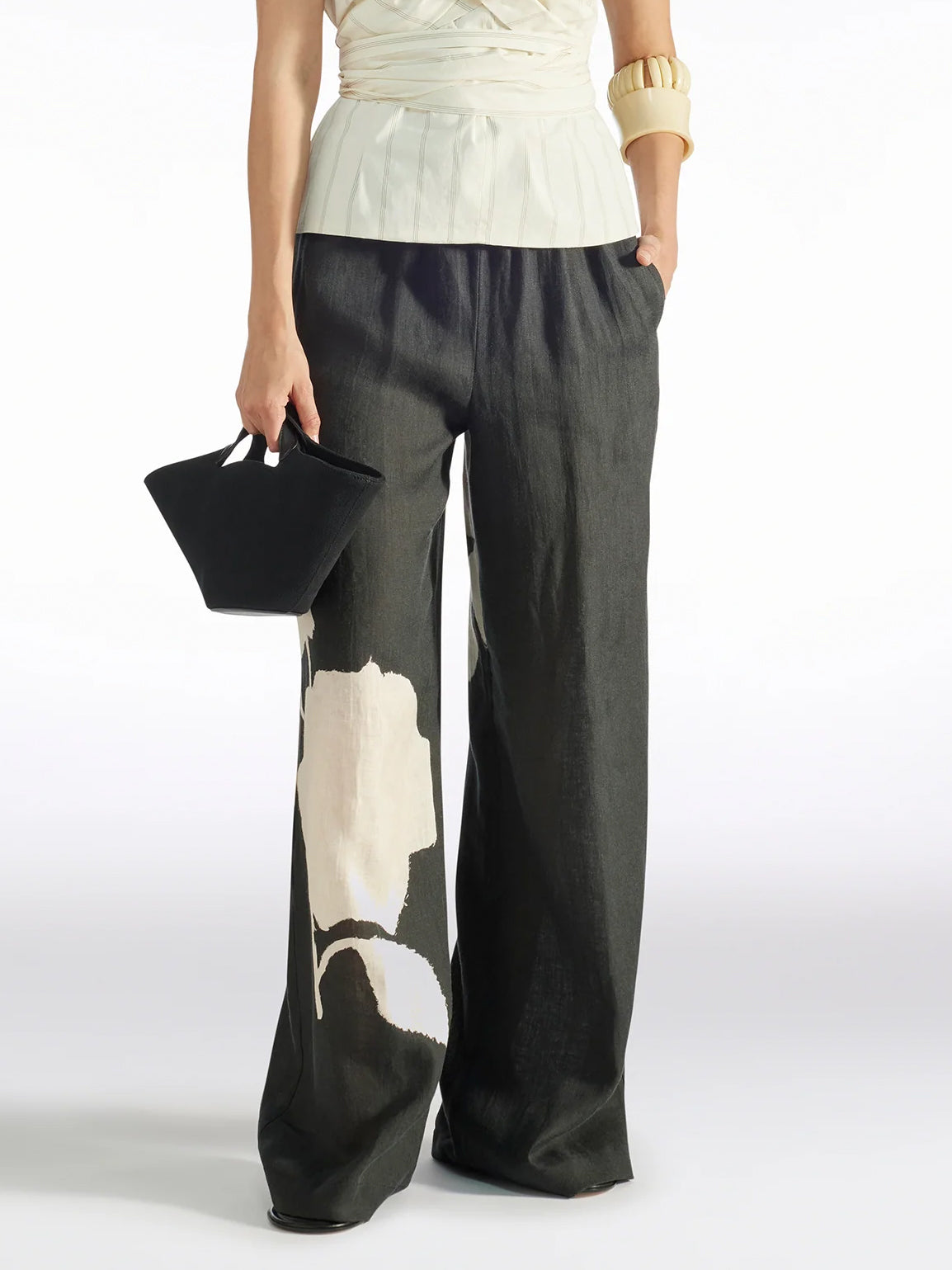 Leinenhose mit Blumenaquarell