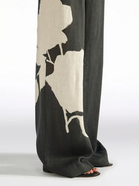 Leinenhose mit Blumenaquarell