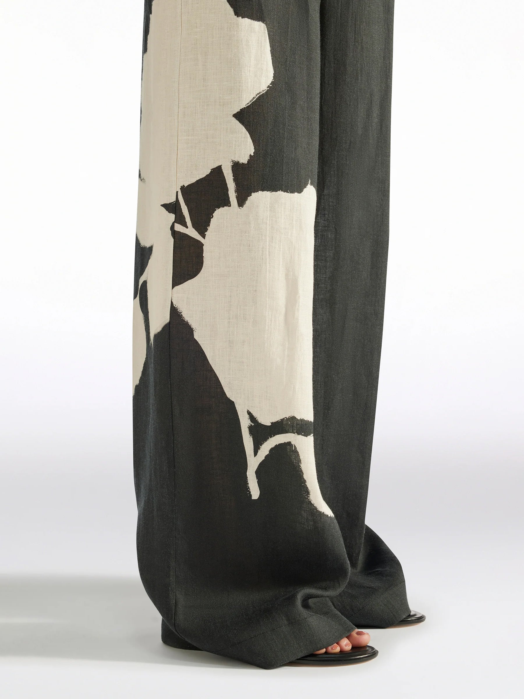 Leinenhose mit Blumenaquarell