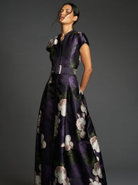 Abendkleid mit Blumen im Dämmerlicht - Tempel Hamburg