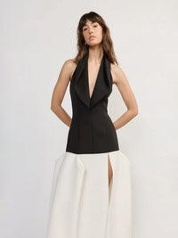 Skulpturales Neckholder Abendkleid - Tempel Hamburg