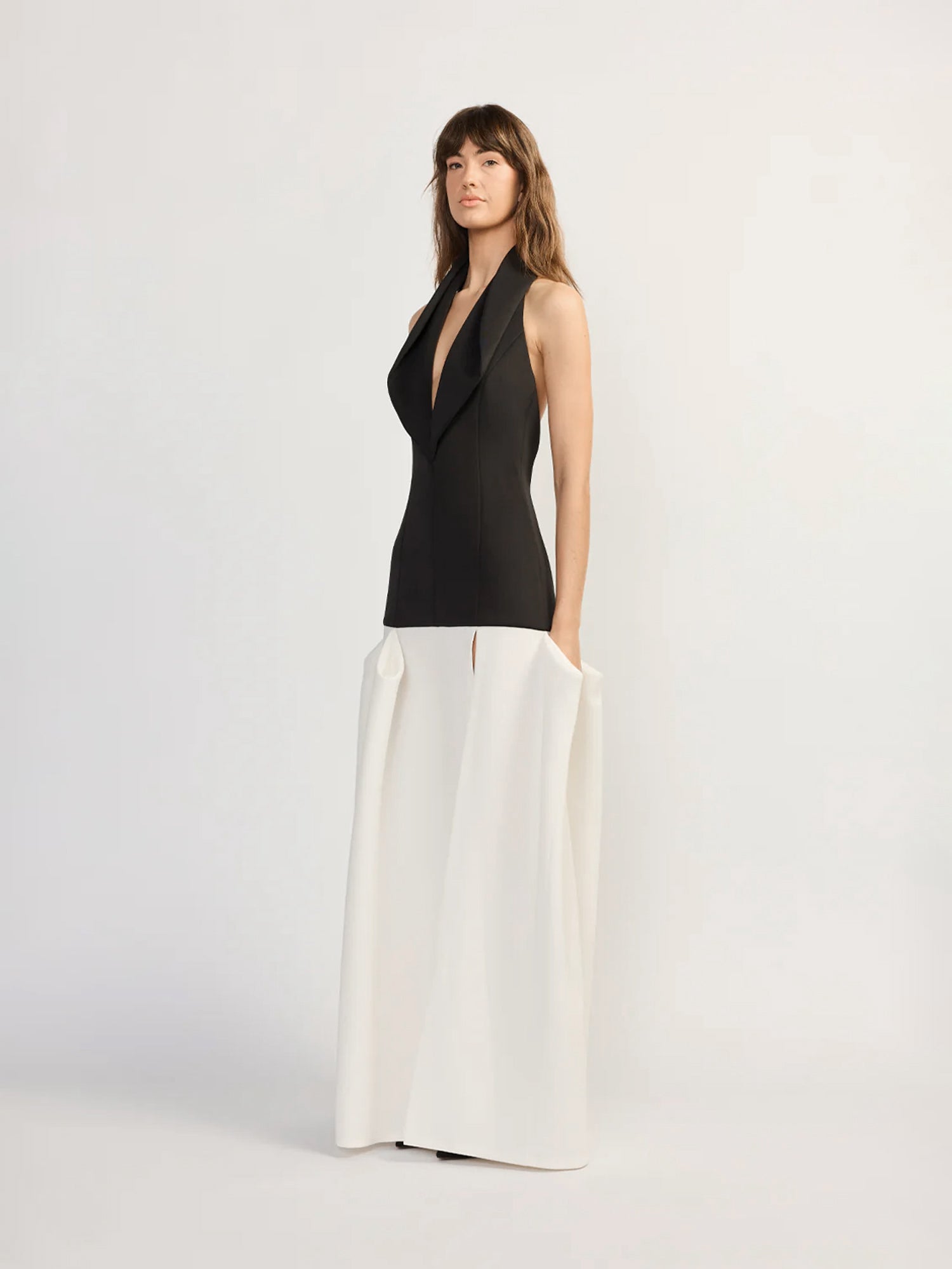 Skulpturales Neckholder Abendkleid - Tempel Hamburg