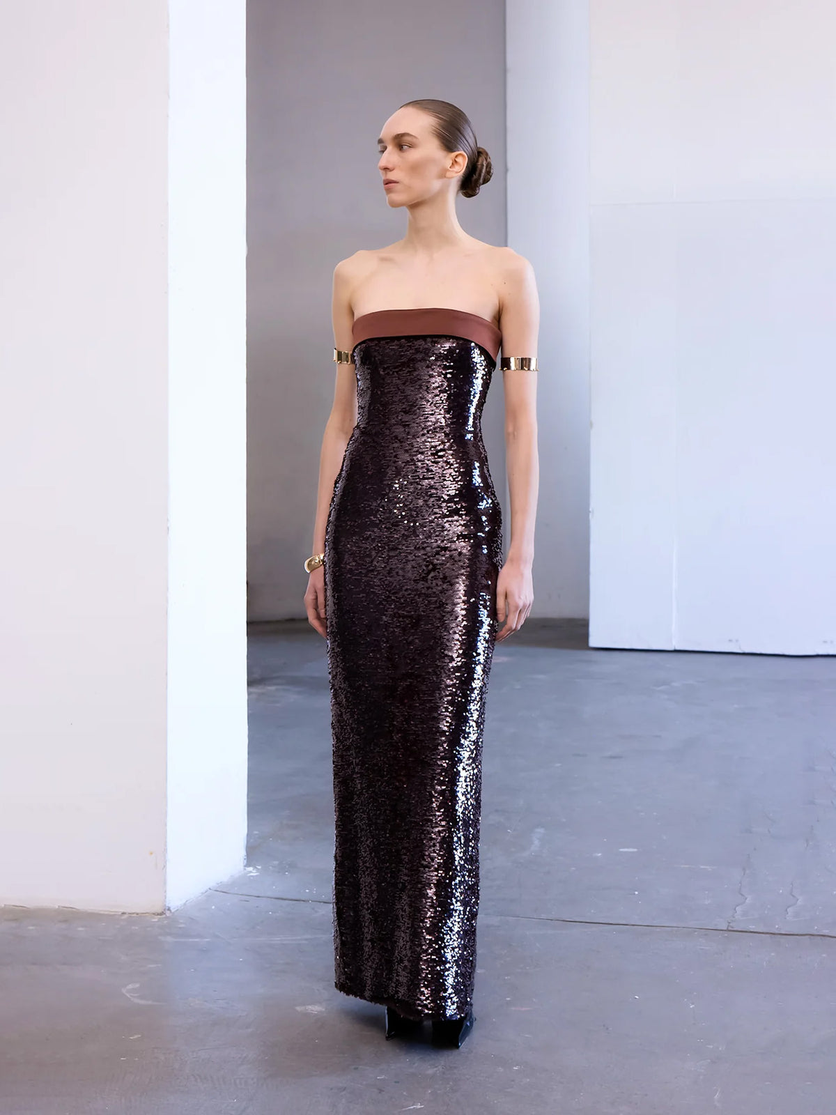 Schulterfreies Paillettenkleid