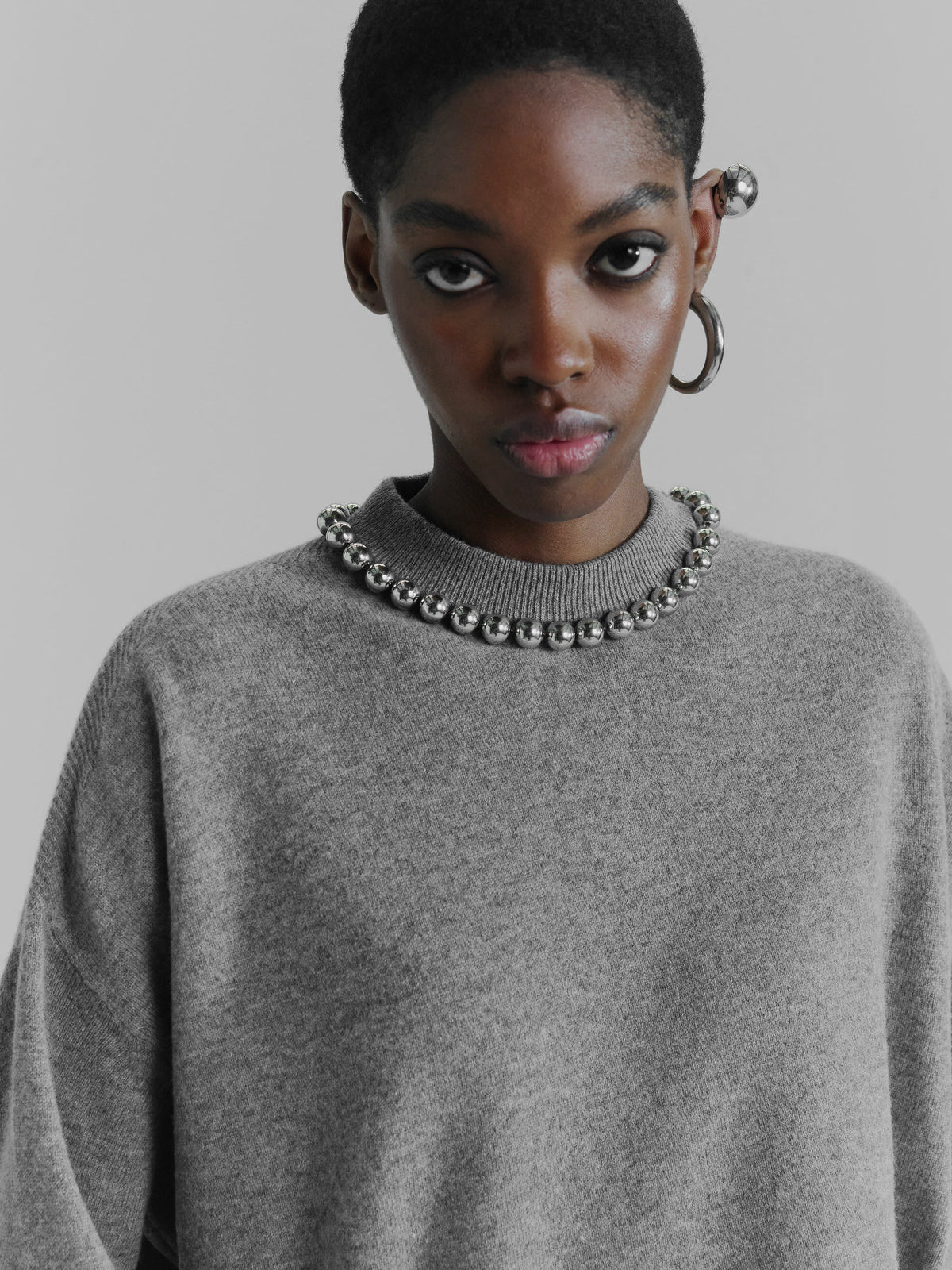 Pullover mit Perlenkragen