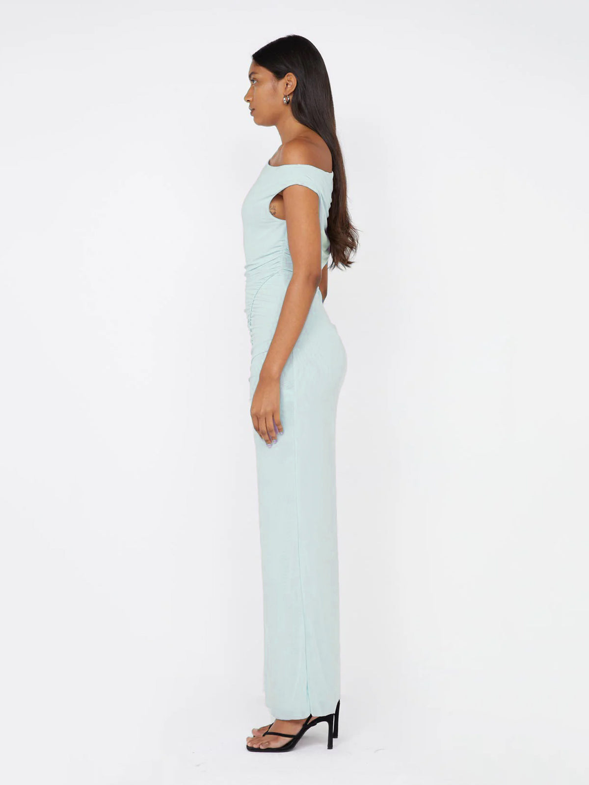 Asymmetrisches schulterfreies Kleid - Tempel Hamburg