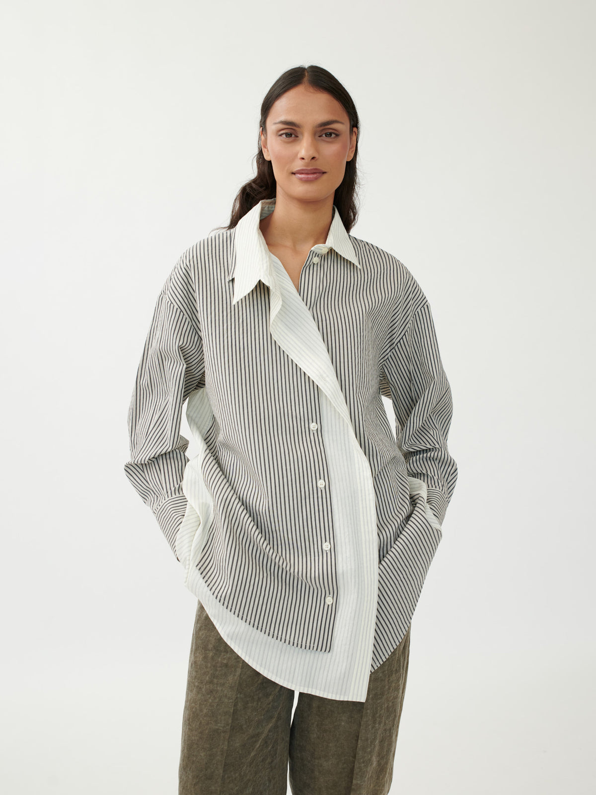 Asymmetrisch geschnittenes Hemd - Tempel Hamburg