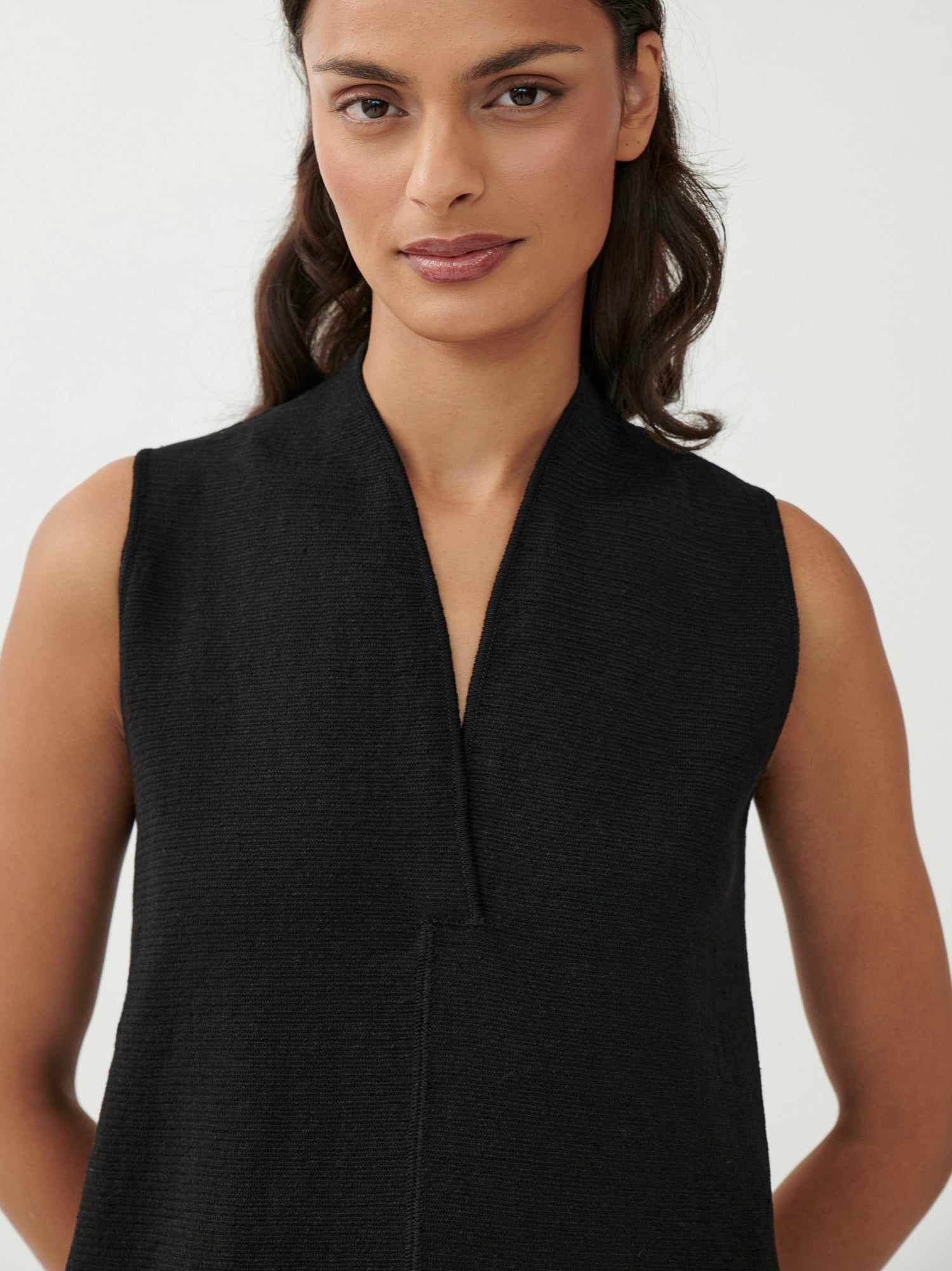 Ärmelloses gestricktes Kleid aus Leinen-Seide Mischung