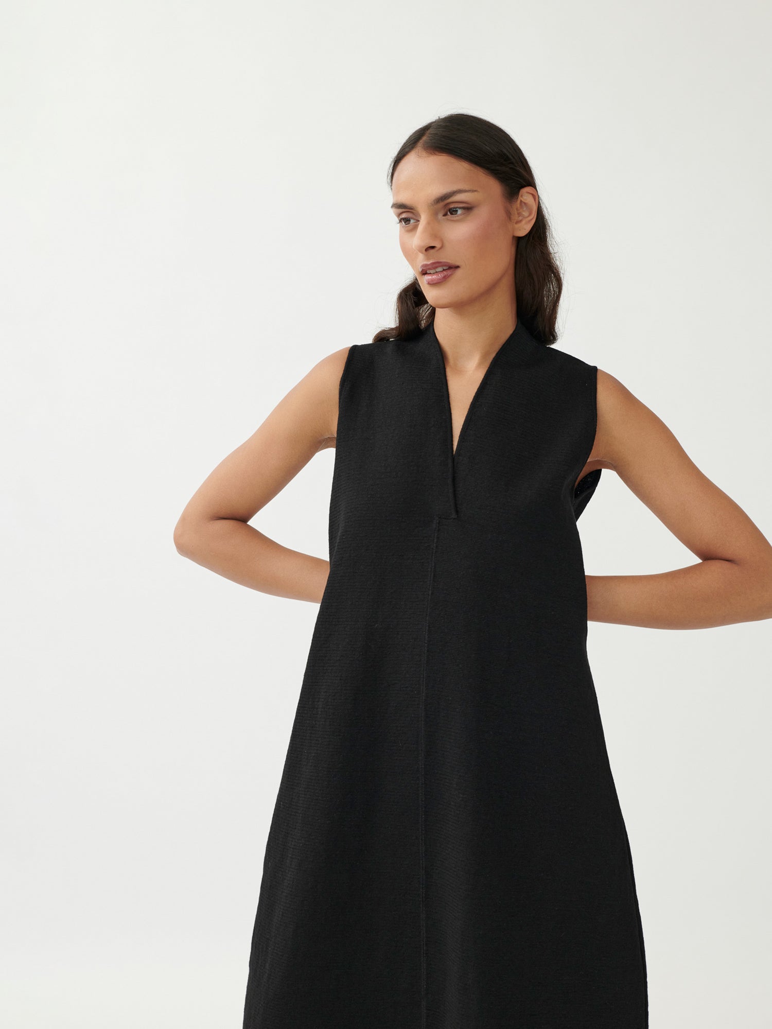 Ärmelloses gestricktes Kleid aus Leinen-Seide Mischung