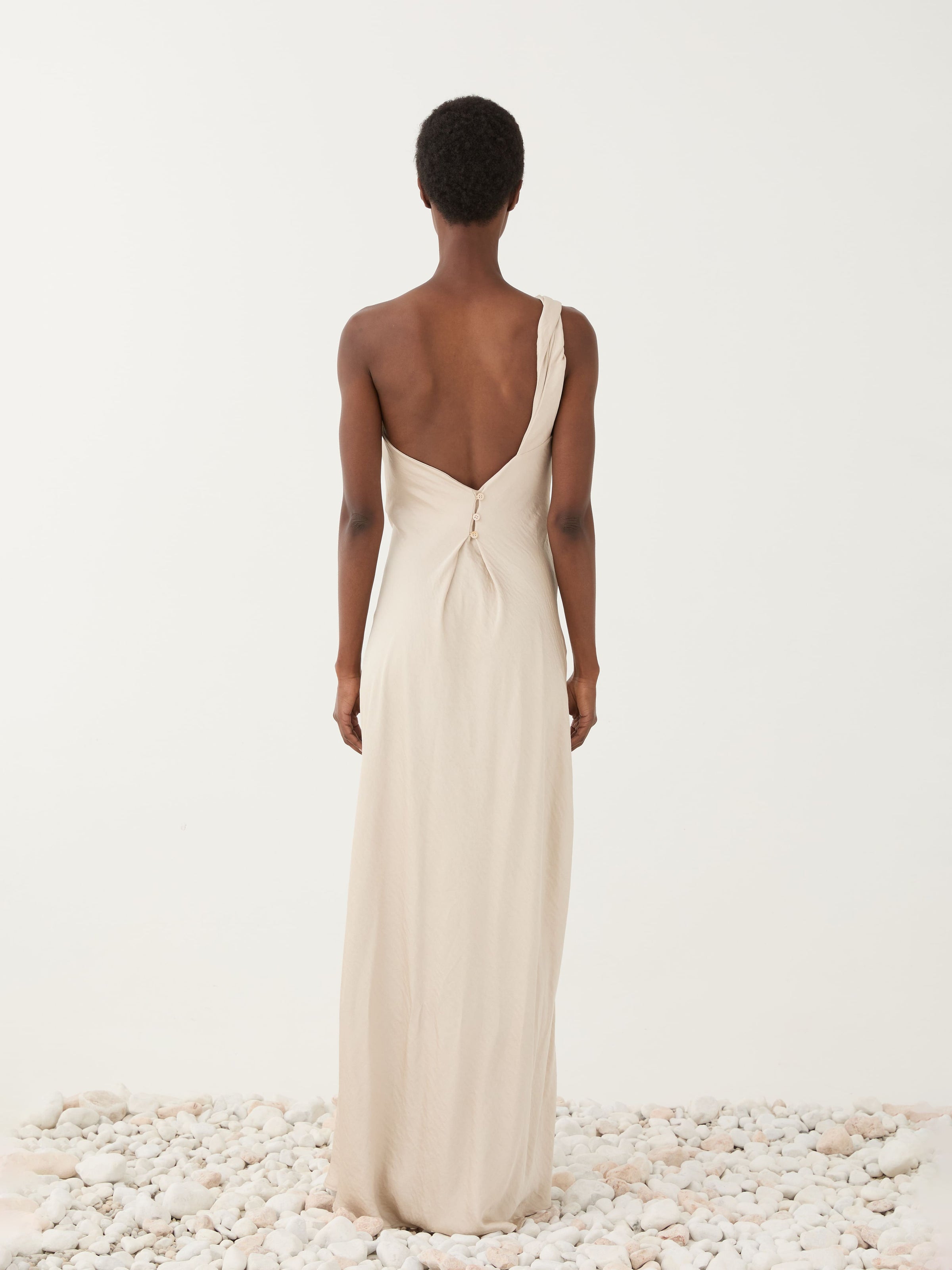 Clean-Chic-One-Shoulder Abendkleid (Kopie) - Tempel Hamburg