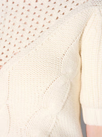 Kurzer Pullover in Lochmuster-Strick