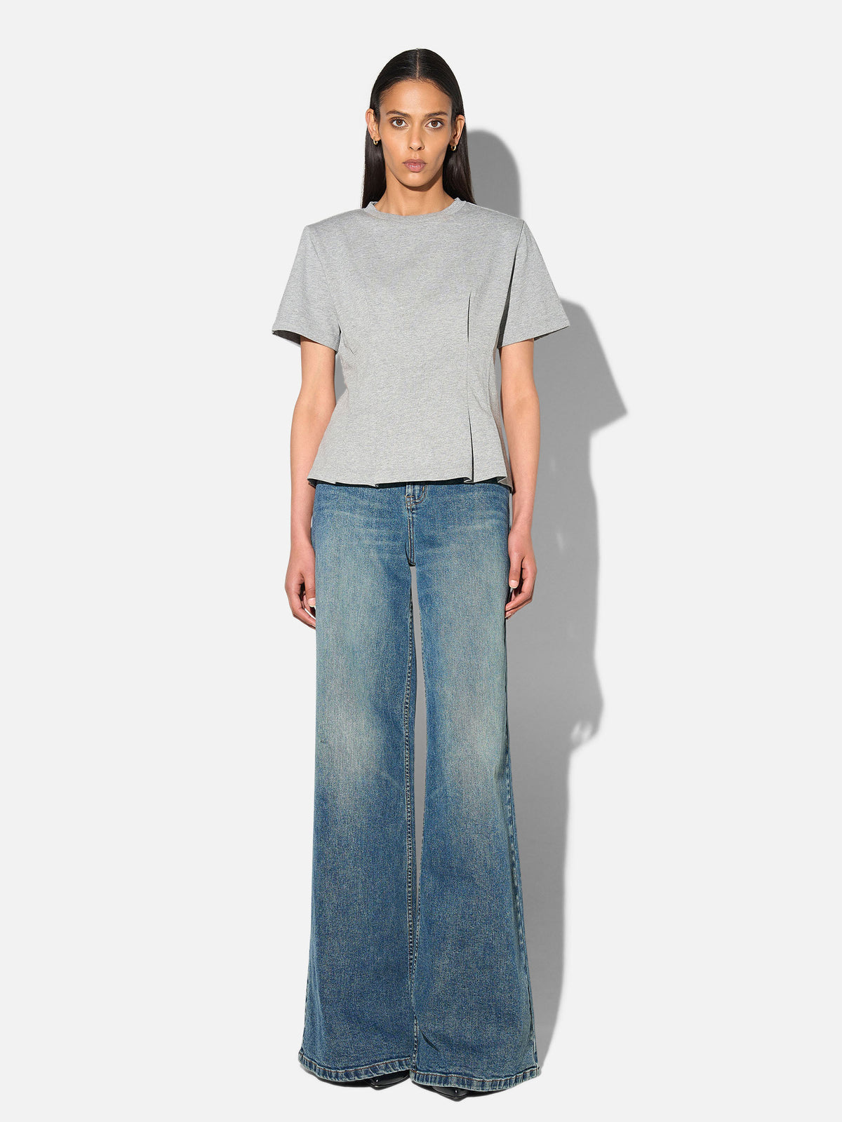 T-Shirt mit Taillierungsnähten