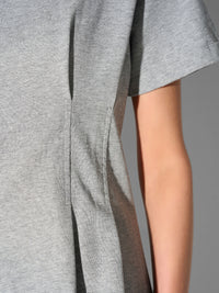 T-Shirt mit Taillierungsnähten