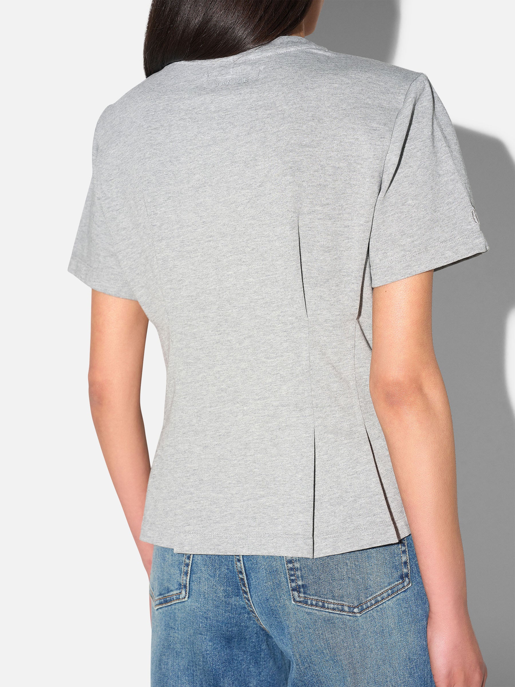 T-Shirt mit Taillierungsnähten