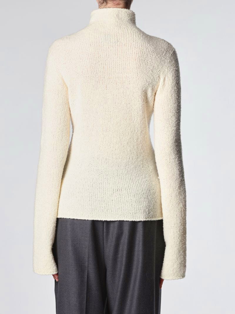 Schaler Turtele-Neck Pullover in Ecru oder Aubergine - Tempel Hamburg