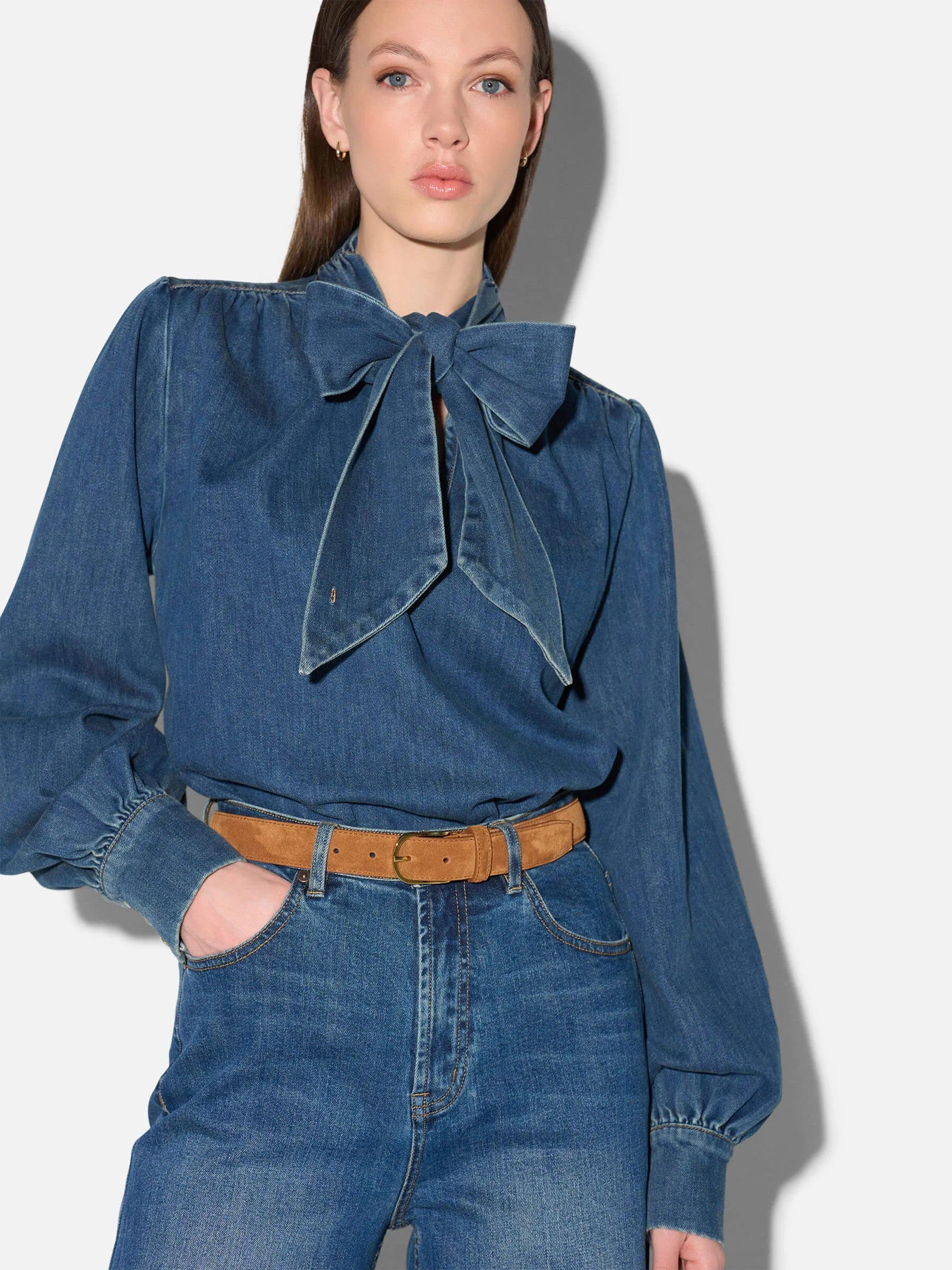 Taillierte Denim-Bluse mit Schleife