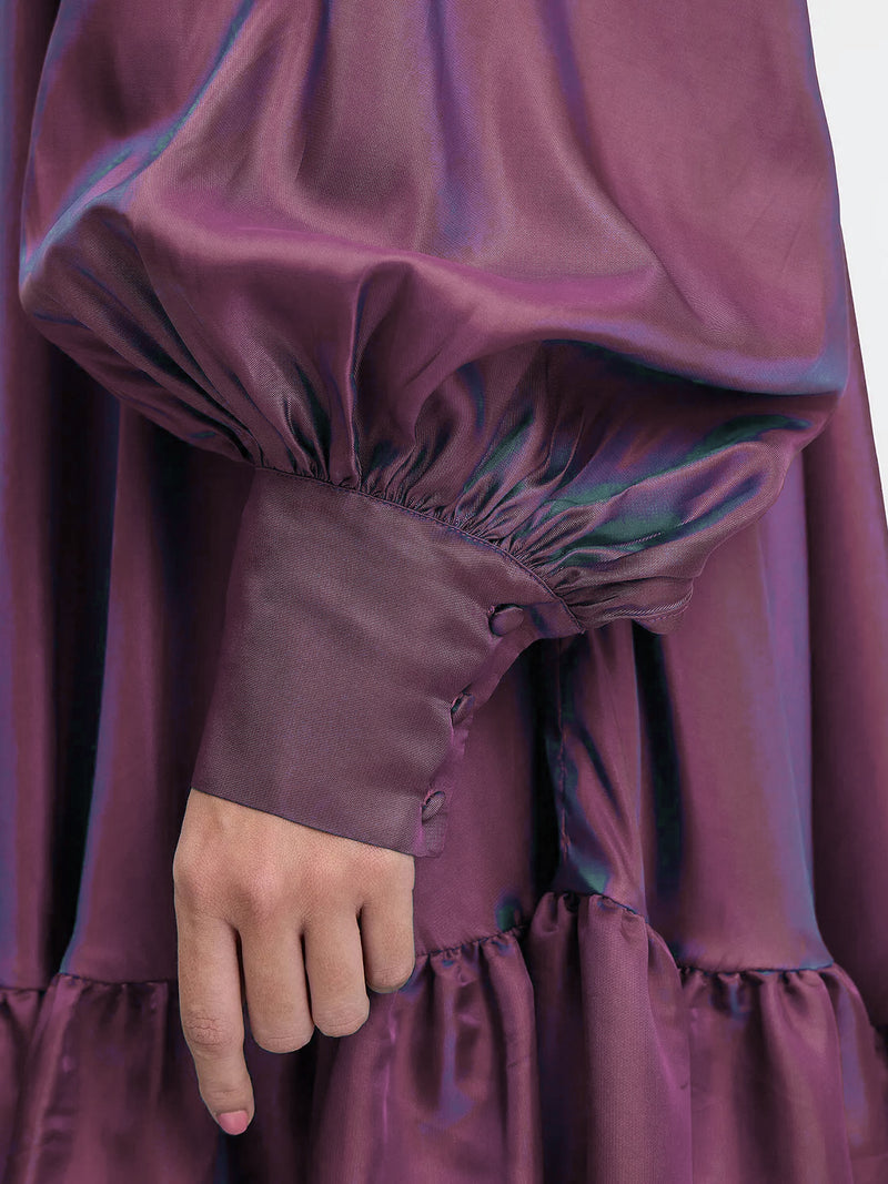 Das Kleid aus changierendem Satin - Tempel Hamburg