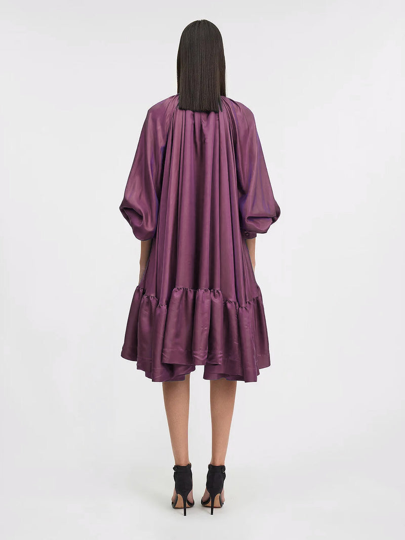 Das Kleid aus changierendem Satin - Tempel Hamburg