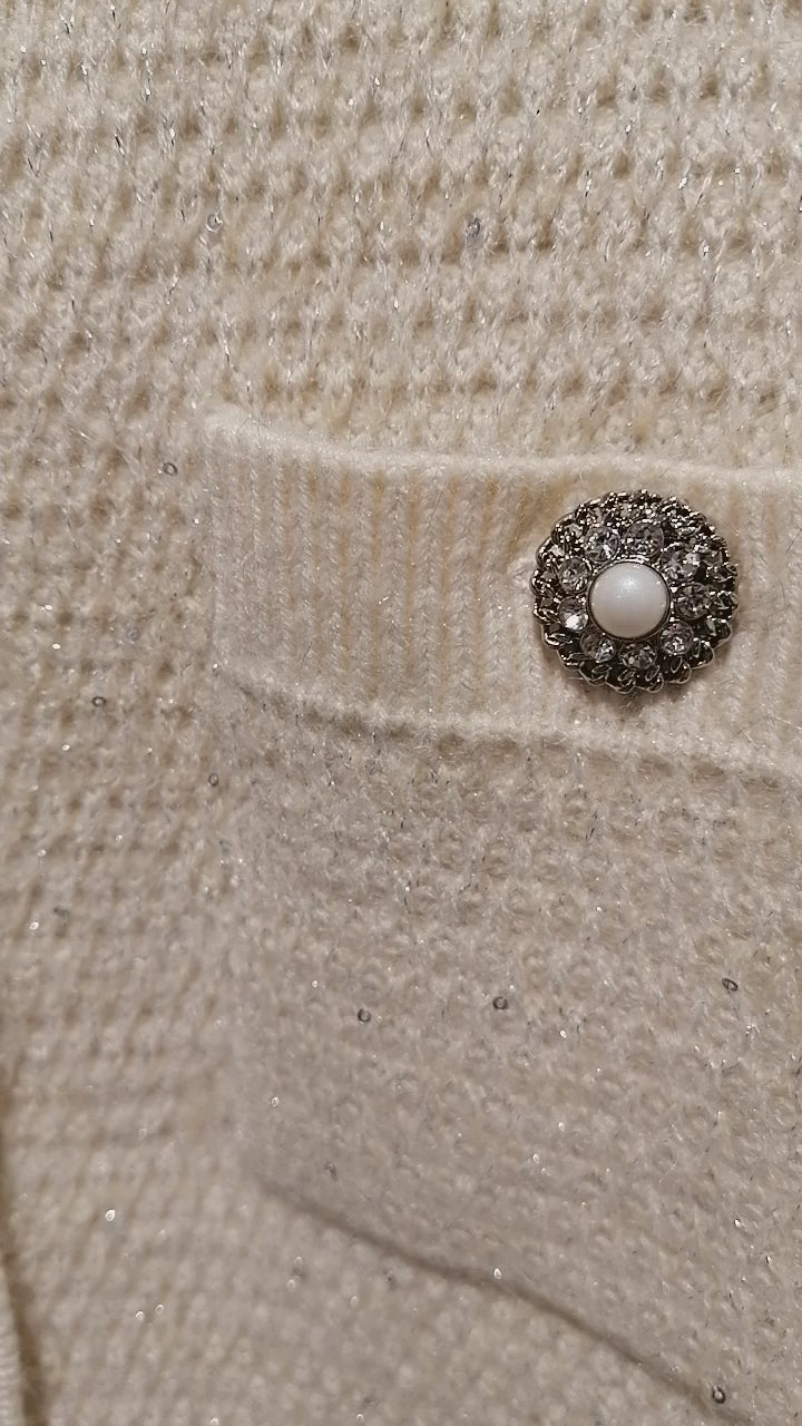 Cropped Strickjacke mit Strassknöpfen