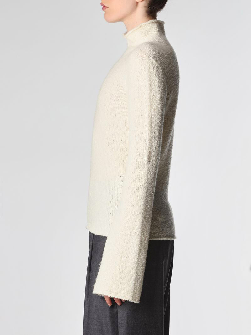 Schaler Turtele-Neck Pullover in Ecru oder Aubergine - Tempel Hamburg