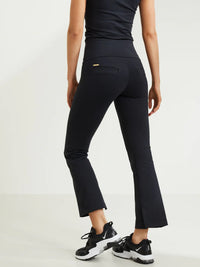Celine Cropped Flared Legging in schwarz