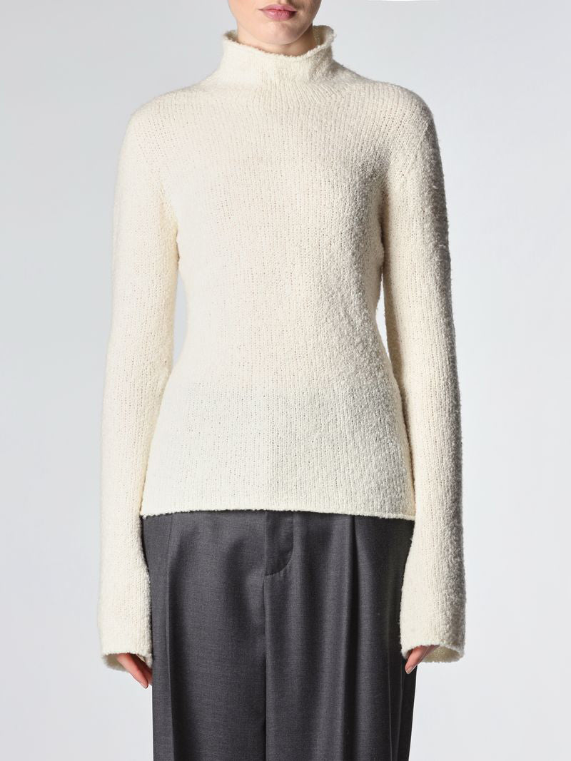 Schaler Turtele-Neck Pullover in Ecru oder Aubergine - Tempel Hamburg